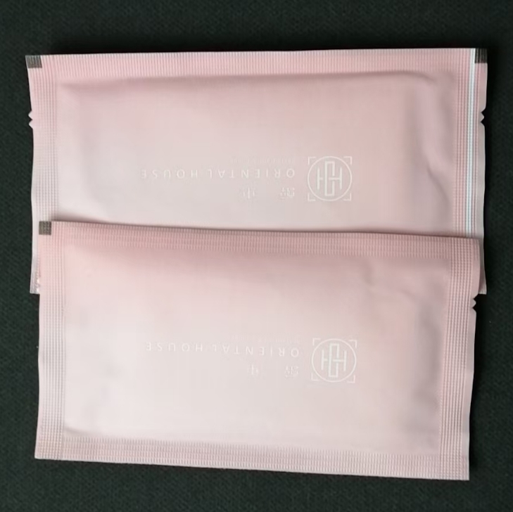 Factory Custom Logo 1pc Wet Wipes Four Sided Sealed Pure Water for Skin Cleansing for Airline & Hotel Use 图2