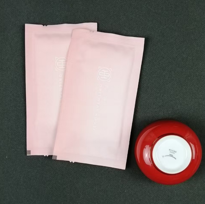 Factory Custom Logo 1pc Wet Wipes Four Sided Sealed Pure Water for Skin Cleansing for Airline & Hotel Use 图3