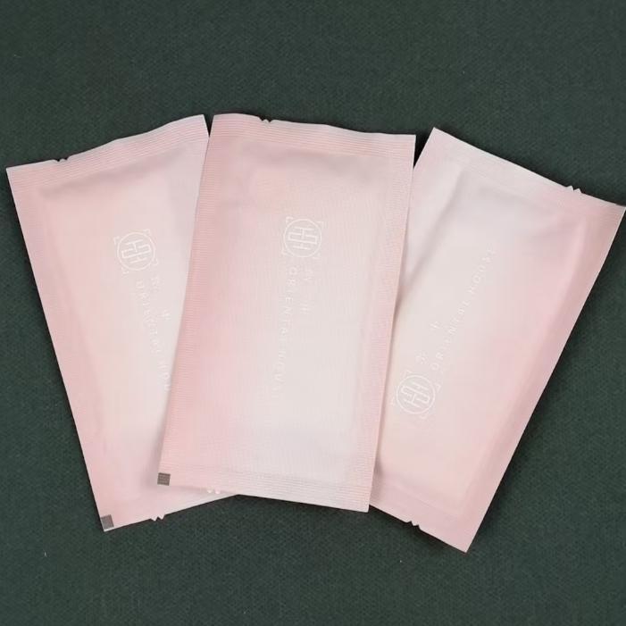 Factory Custom Logo 1pc Wet Wipes Four Sided Sealed Pure Water for Skin Cleansing for Airline & Hotel Use 图4