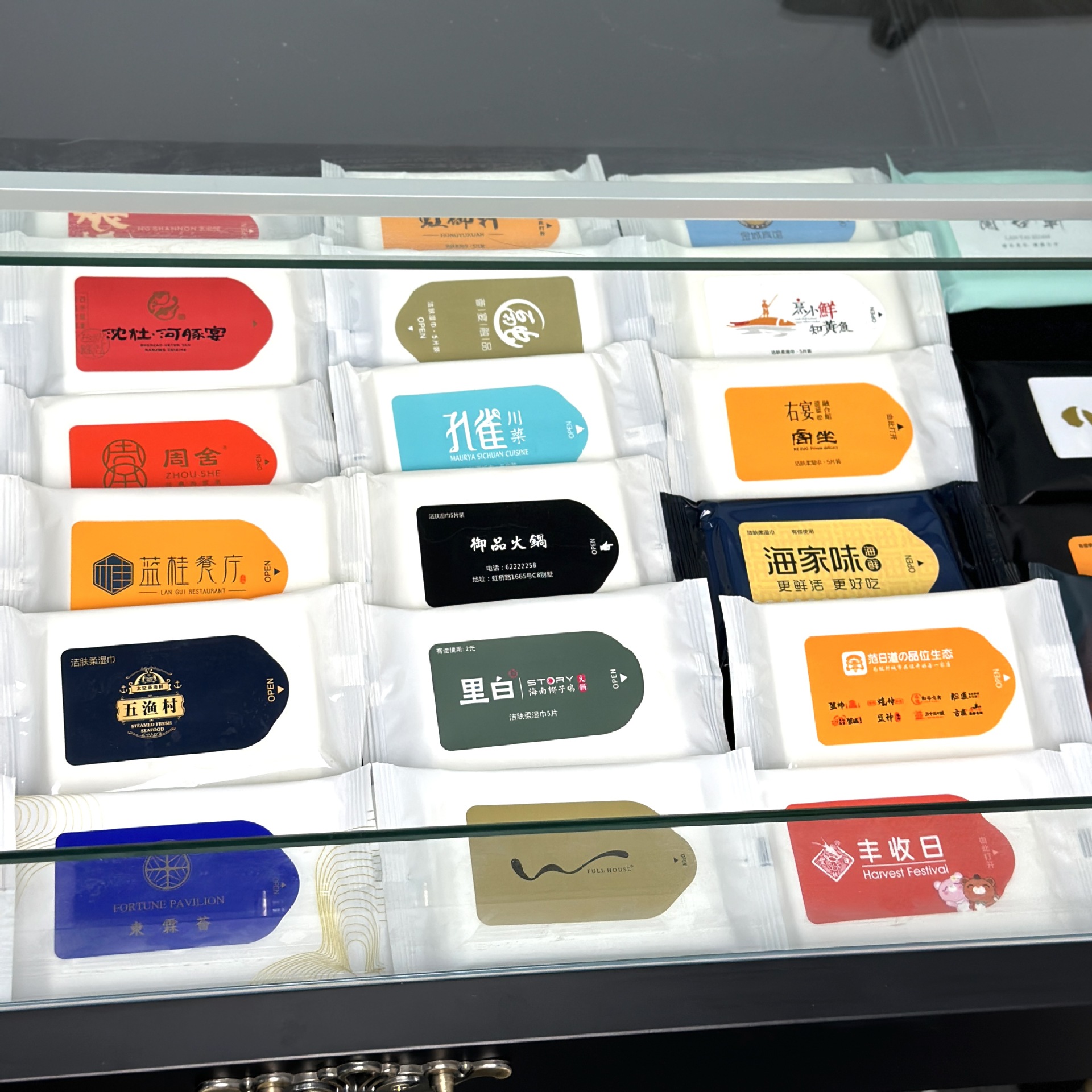 Factory Customized Logo Hot Stamping 5-Piece Disposable Wet Wipes for Commercial Catering & Hotels 图4
