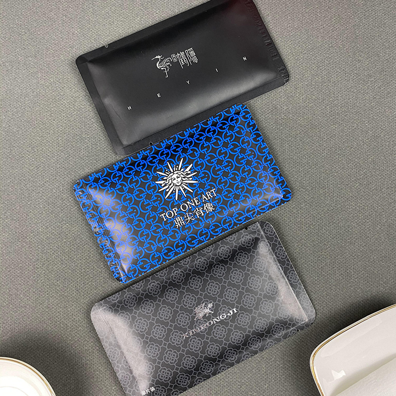 High Quality 1-Piece Wet Cleansing Wipes Factory Customized Silver Hot Stamping for Restaurant Hotel & Travel 图6
