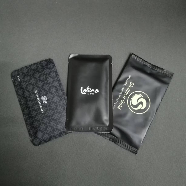 Hot Sale Eco-Friendly Single Wet Wipes Portable Four-Sided Sealed Custom Logo for Banquets Restaurants Hotels Travel Parties 图4