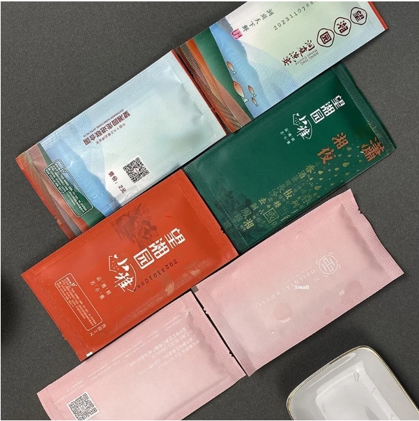 OEM Factory's High Quality Eco-Friendly Single Wet Wipes Custom Logo Four Sided-Sealed Larger Mechanism for Travel Catering 图6